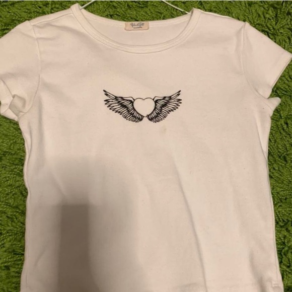 Brandy Melville white Ashlyn top with heart - Picture 2 of 2